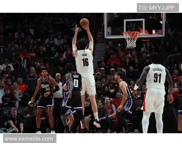 开拓者与湖人第二场对决安东尼表现引发热议球迷期待精彩继续